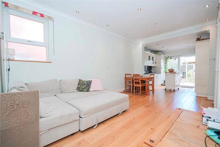 2 Bedroom Apartment For Sale In Bosworth Road, London, N11