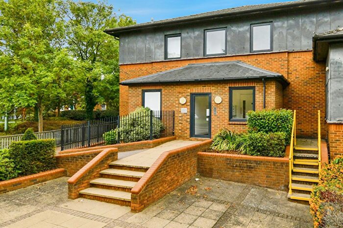 2 Bedroom Flat For Sale In Old Park Road, Hitchin, SG5