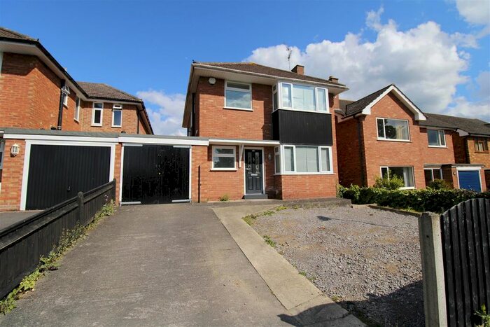 3 Bedroom Detached House To Rent In Stroud Road, Tuffley, Gloucester, GL4