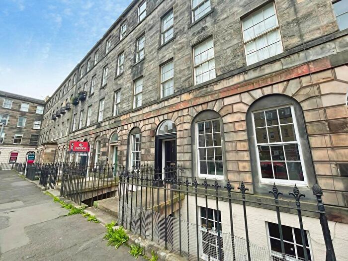 4 Bedroom Flat To Rent In St Patrick Square, Edinburgh, EH8