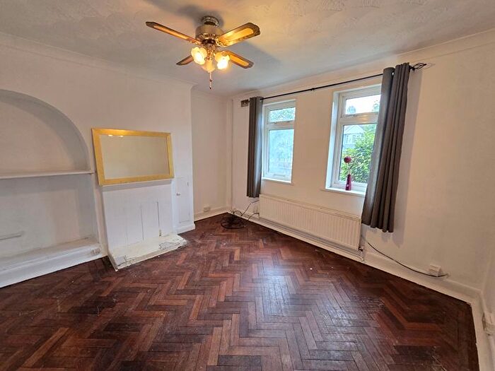 3 Bedroom Terraced House For Sale In Old Road East, Gravesend, DA12