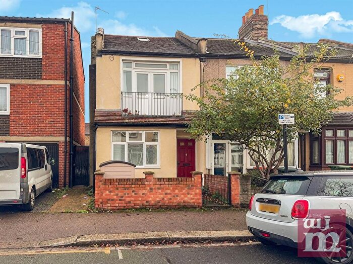 4 Bedroom End Of Terrace House To Rent In Haig Road West, Plaistow, E13