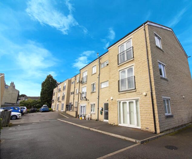 2 Bedroom Apartment To Rent In Regency Gardens, Pellon, Halifax, HX2