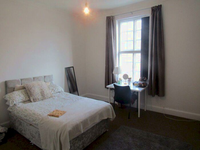 5 Bedroom House To Rent In Duffield Road, DE1