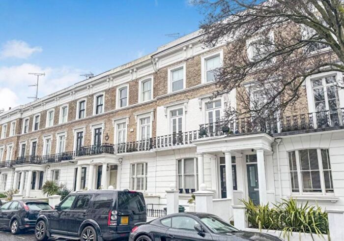 3 Bedroom Flat For Sale In B Fernshaw Road, Chelsea, London, SW10