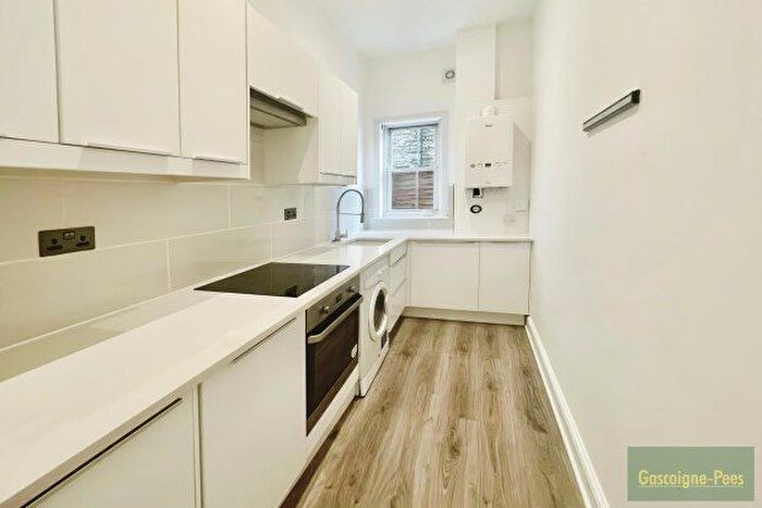 2 Bedroom Flat To Rent In Glamorgan Road, Kingston Upon Thames, KT1