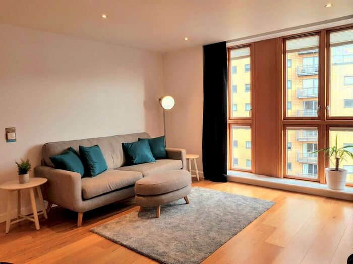 2 Bedroom Flat To Rent In Wharf Approach, Leeds, West Yorkshire, Uk, LS1