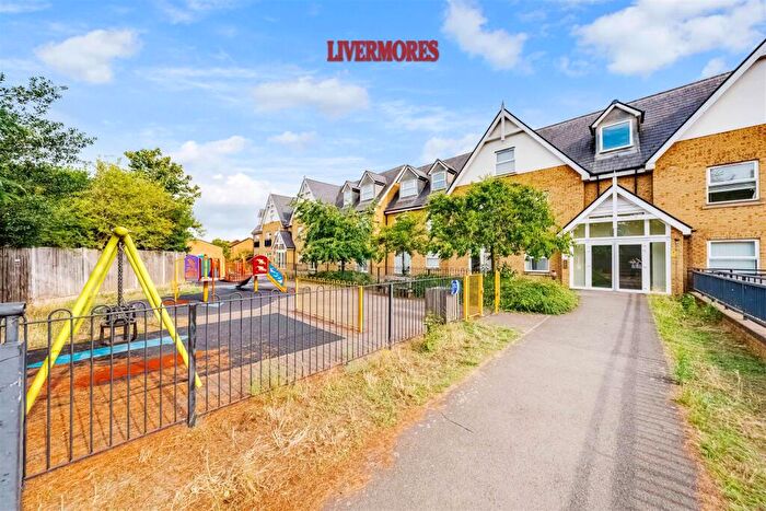 1 Bedroom Flat For Sale In Tanners Close, Crayford, Dartford, DA1