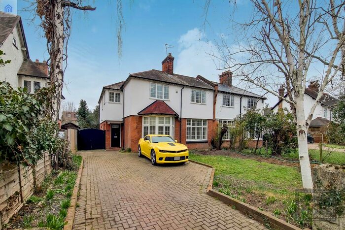 4 Bedroom Semi-Detached House To Rent In Wellington Road, Bush Hill Park, Enfield, EN1