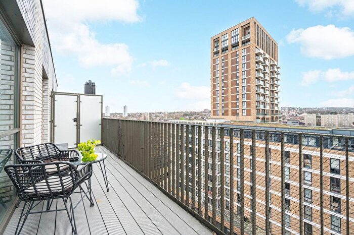 1 Bedroom Flat For Sale In Windsor Square, Woolwich Riverside, SE18
