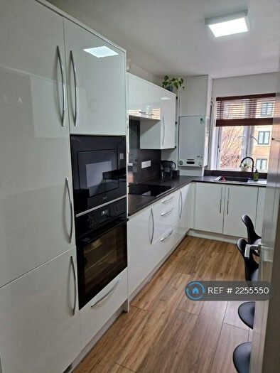 2 Bedroom Flat To Rent In Holywell Close, London, SE16