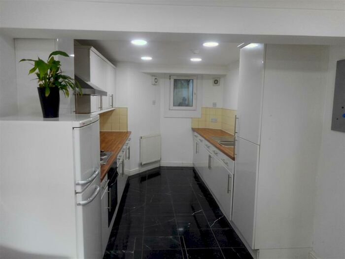 4 Bedroom Flat To Rent In Cathays Terrace, Cardiff, CF24