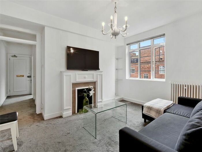 1 Bedroom Flat To Rent In Latymer Court, Hammersmith Road, W6