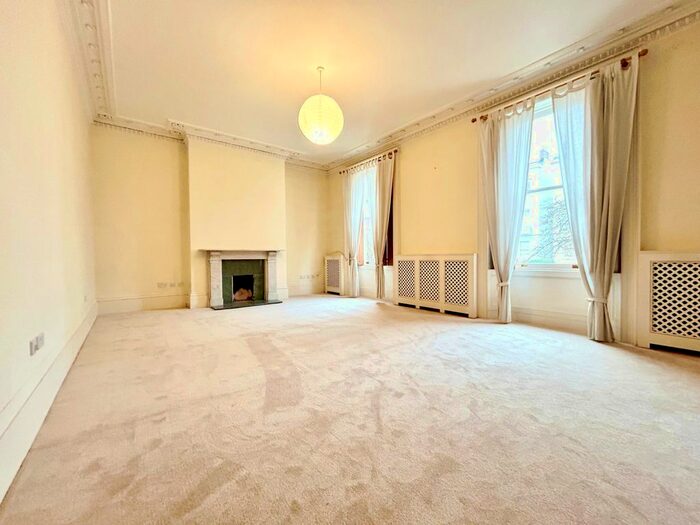 3 Bedroom Flat To Rent In Clarence Road, Cheltenham, GL52
