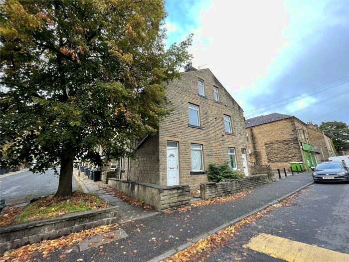 4 Bedroom End Of Terrace House To Rent In Victoria Road, Keighley, West Yorkshire, BD21