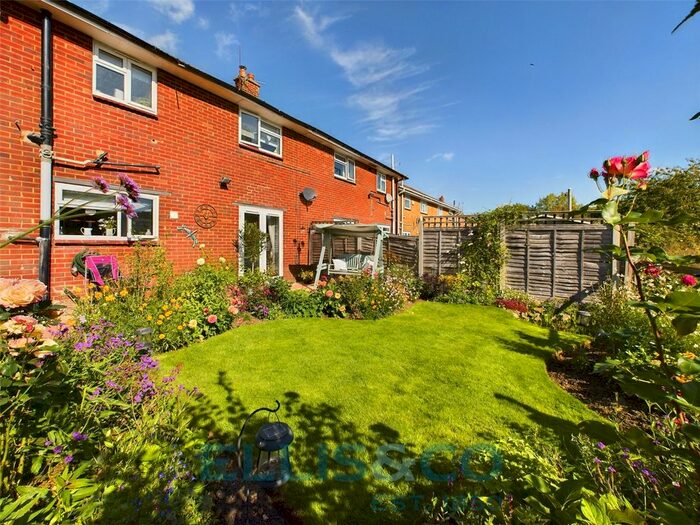 3 Bedroom Semi-Detached House For Sale In Cleavesland, Laddingford, Maidstone, Kent, ME18