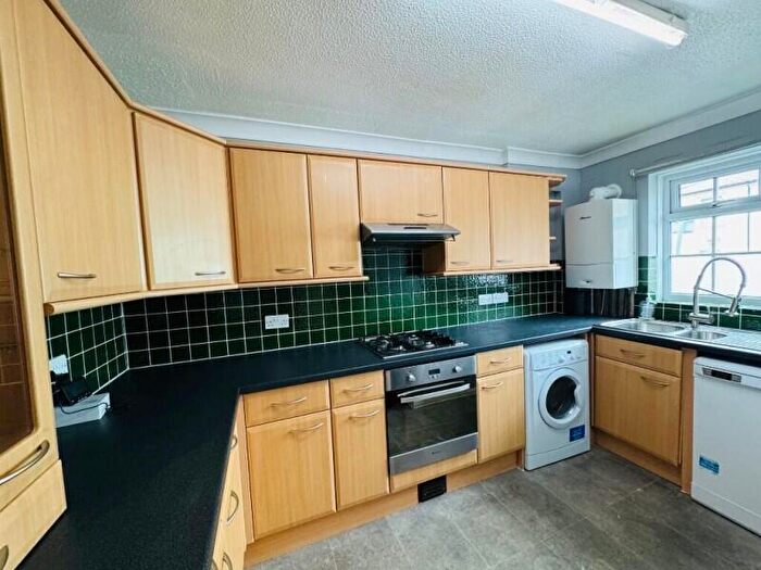 2 Bedroom Semi-Detached House To Rent In Cottage Grove, Surbiton, KT6