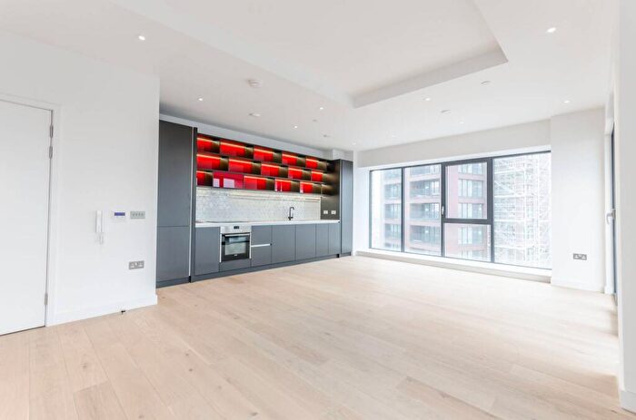 2 Bedroom Flat To Rent In Grantham House, Docklands, London, E14