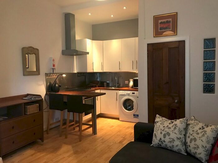 1 Bedroom Flat To Rent In Millar Place, Morningside, Edinburgh, EH10