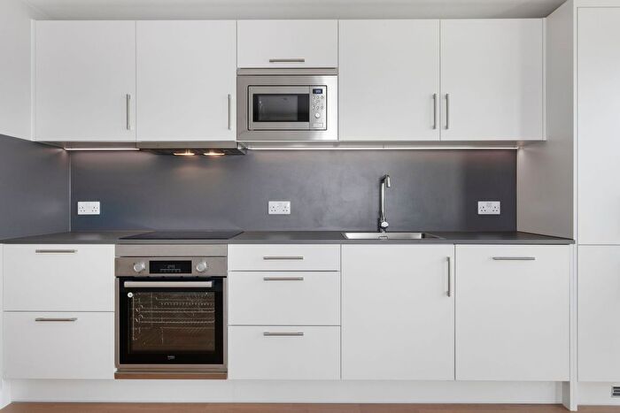 2 Bedroom Flat To Rent In Cranbrook Road, Ilford, IG1