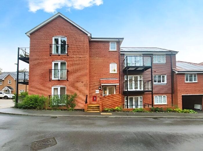 1 Bedroom Flat To Rent In Electric Close, Godalming, GU7