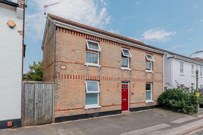 3 Bedroom Cottage To Rent In Livingstone Road, Bournemouth, BH5