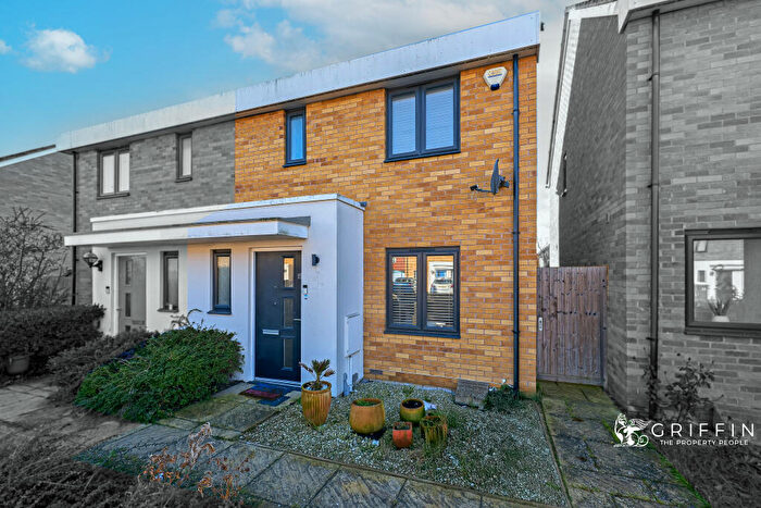 3 Bedroom Semi Detached House For Sale In Sanderling Close, East Tilbury, RM18