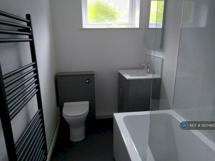 2 Bedroom Semi-Detached House To Rent In Oberon Close, Waterlooville, PO7