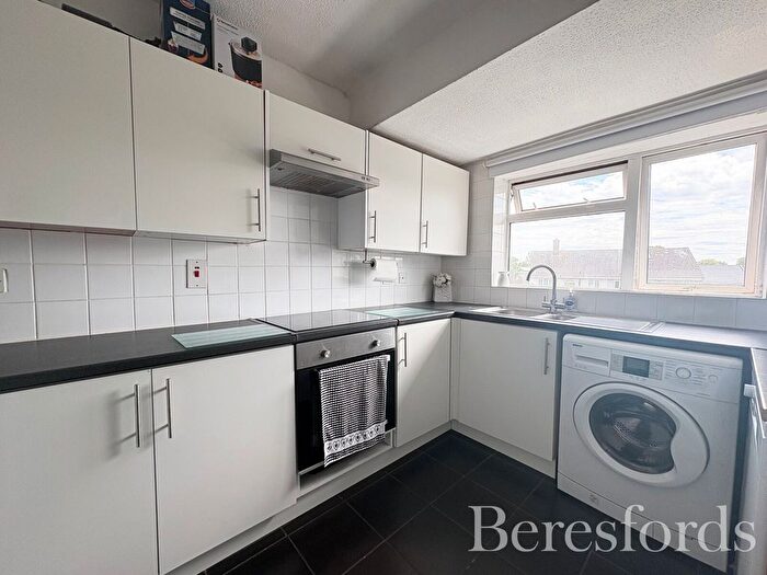 1 Bedroom Flat For Sale In Dudley Road, Romford, RM3