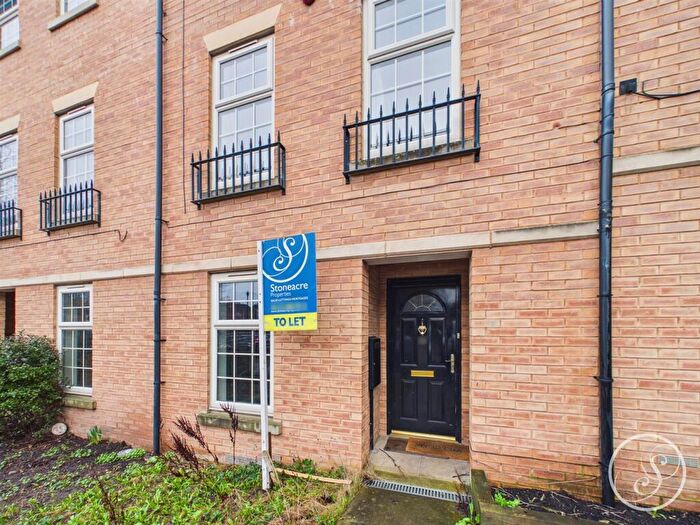 4 Bedroom Town House To Rent In Raynville Way, Leeds, LS12