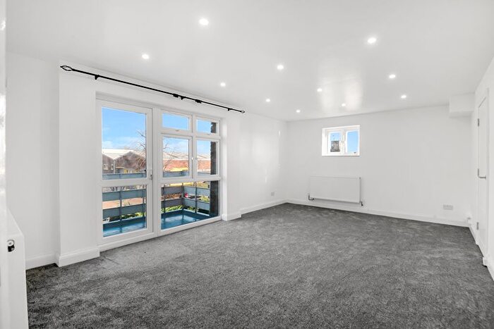 2 Bedroom Flat To Rent In Hartcliff Court, Osterley Park View Road, Hanwell, W7