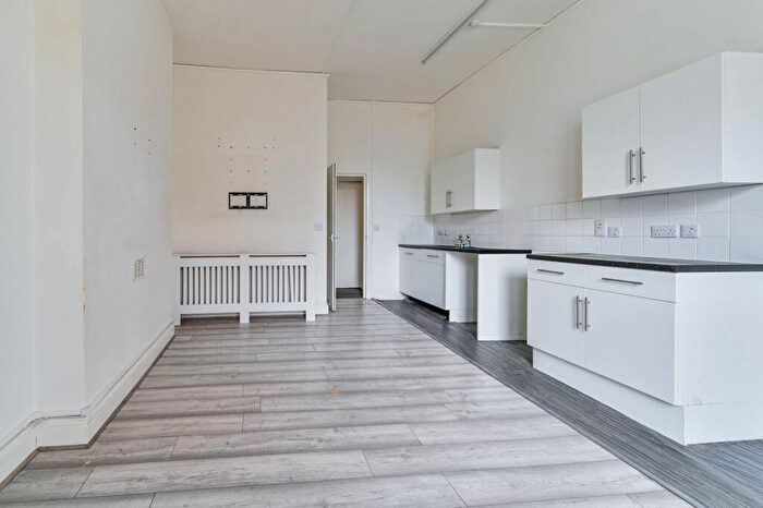 1 Bedroom Flat For Sale In Burghley Road, Kentish Town, London, NW5