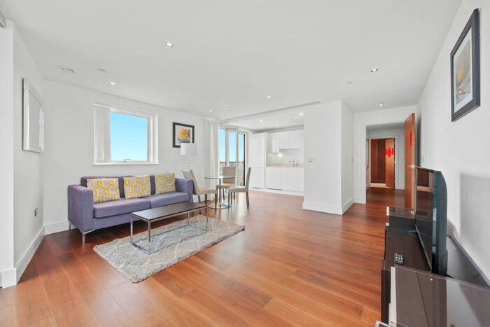 2 Bedroom Flat To Rent In Lincoln Plaza, London, E14