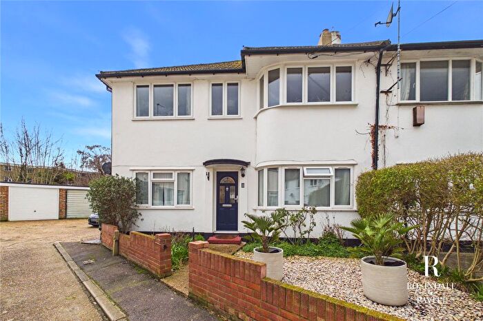 2 Bedroom Flat For Sale In Spring Gardens, Wallington, SM6