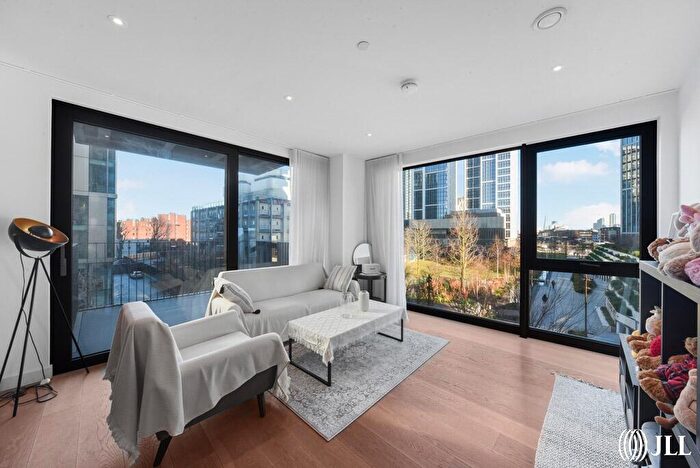 2 Bedroom Apartment For Sale In Viaduct Gardens London, SW11