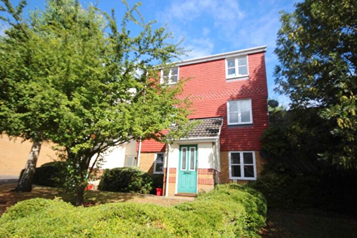 1 Bedroom Ground Maisonette To Rent In Kings Chase, Brentwood, Essex, CM14