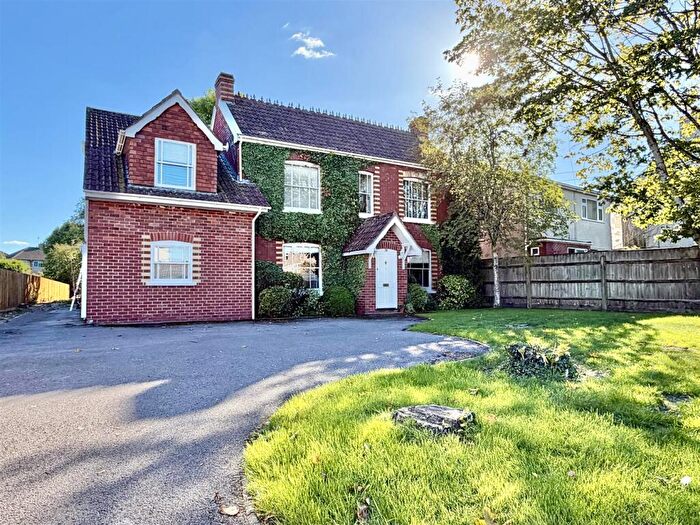 6 Bedroom Detached House For Sale In Middle Road, Bristol, BS15