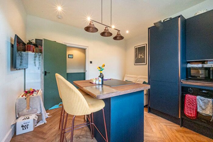 2 Bedroom Flat For Sale In Malvern Road, Leytonstone, Leytonstone, E11