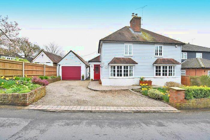 3 Bedroom Character Property For Sale In Lenham Road, Maidstone, ME17