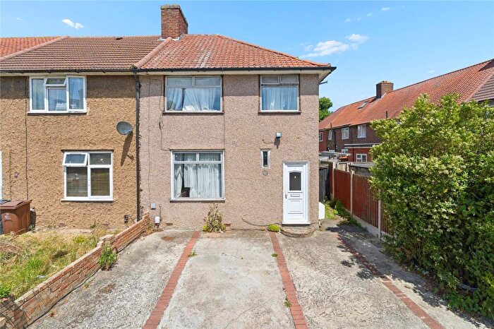 3 Bedroom End Of Terrace House For Sale In Rowlands Road, Dagenham, RM8