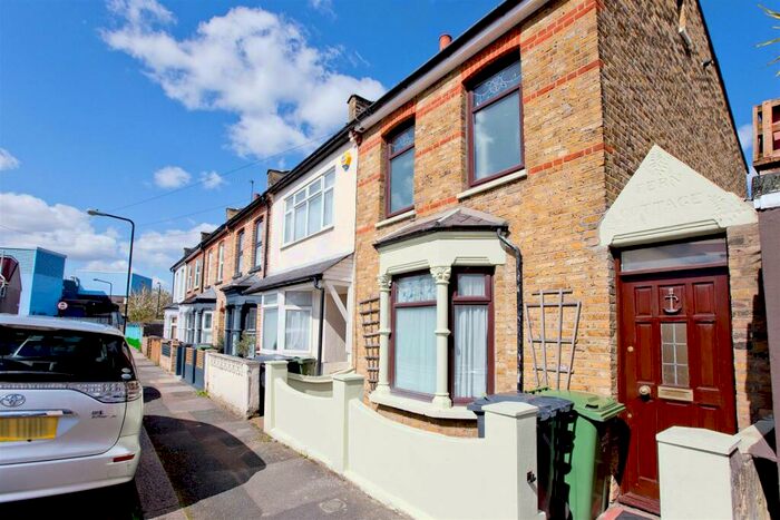 3 Bedroom End Of Terrace House To Rent In Stoneydown Avenue, London, E17