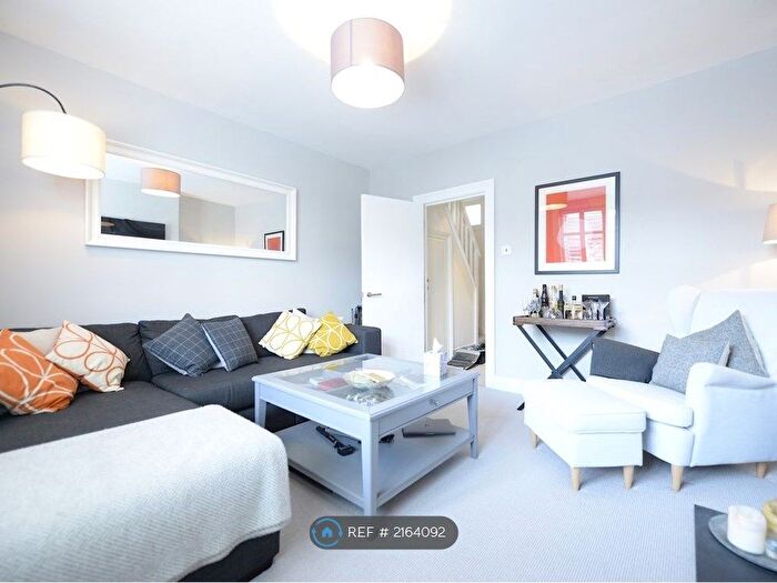 2 Bedroom Flat To Rent In Peckham, London, SE15