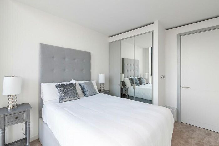 Studio To Rent In Limehouse, London, E14