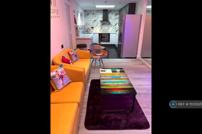 7 Bedroom Terraced House To Rent In Albion Road, Manchester, M14