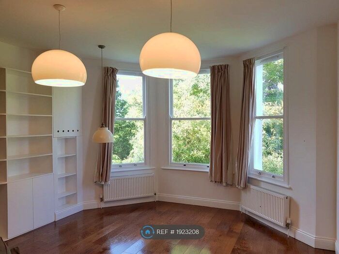 2 Bedroom Flat To Rent In Palace Road, London, SW2