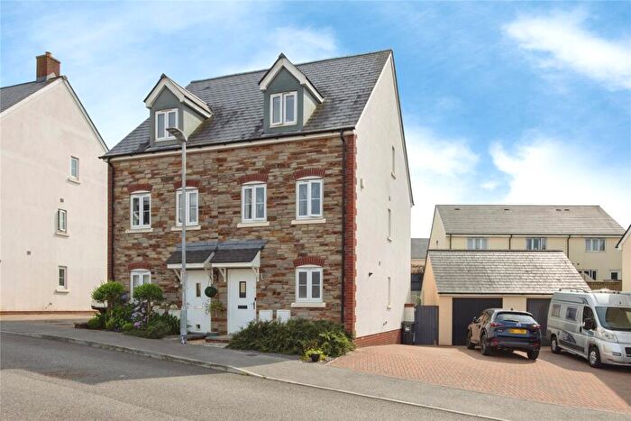 3 Bedroom Semi Detached House For Sale In Gilbert Road, Bodmin, Cornwall, PL31