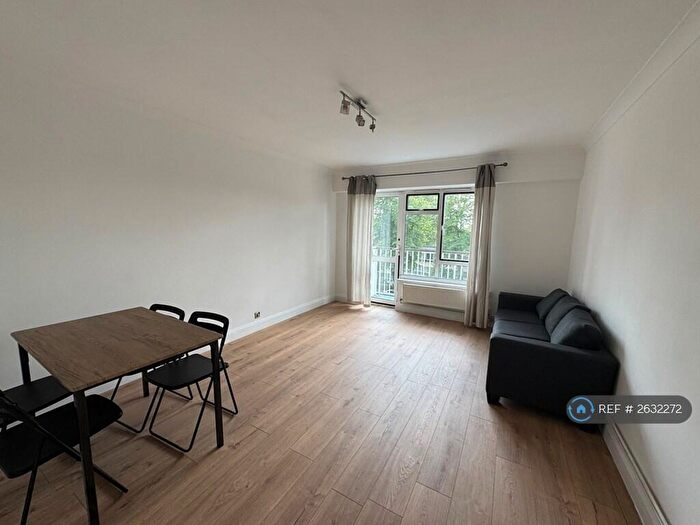 3 Bedroom Flat To Rent In Campden House, London, NW6