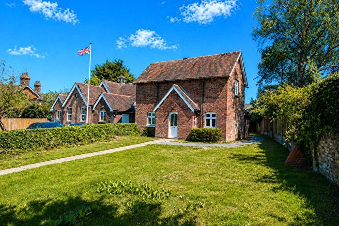 2 Bedroom Detached House For Sale In Luton Road, Chalton, Bedfordshire, LU4