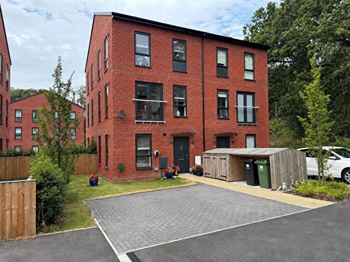 2 Bedroom Town House For Sale In Copper Beech Court, Horsforth/West Park, Leeds, LS16