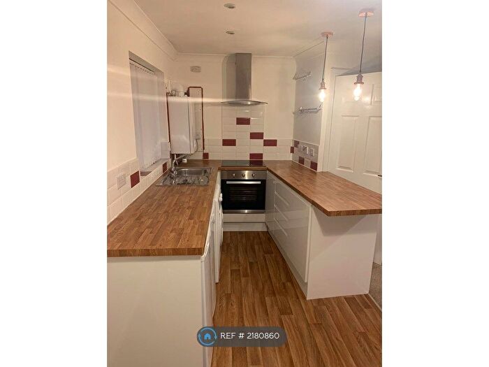 2 Bedroom Flat To Rent In Courtenay Road, Waterloo, Liverpool, L22